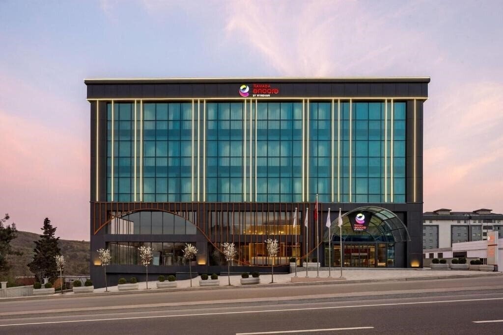 Готель Ramada Encore by Wyndham Istanbul Arnavutkoy (ex. Istanbul Airport) 4*
