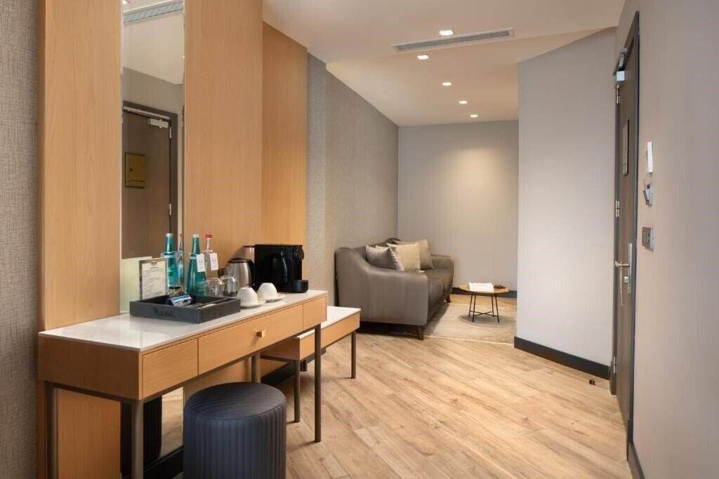 Панорама Me by Mula Hotel (ex. Motto by Mula Hotel) 4*