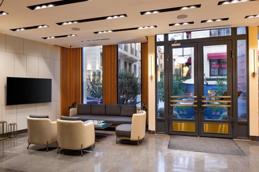 Вид Me by Mula Hotel (ex. Motto by Mula Hotel) 4*