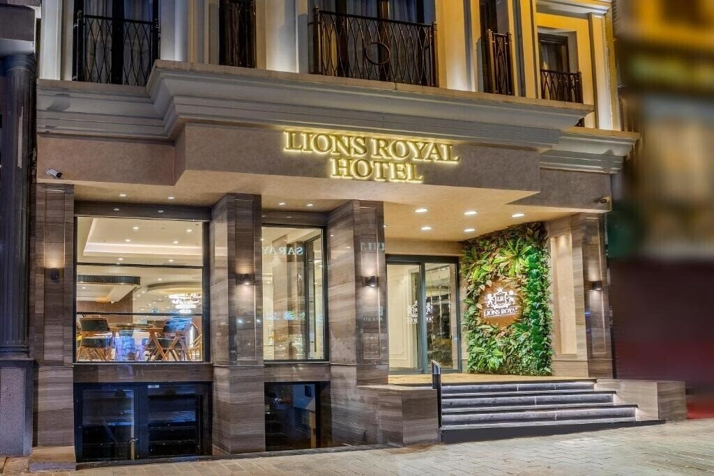 Апартаменты Lions Royal Hotel 4*