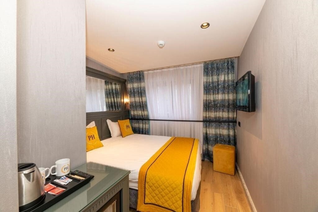 Панорама Peri Hotel Taksim 2*