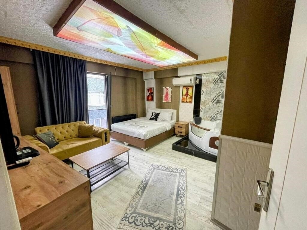 Фото Royal Suit Hotel (ex. Royal Hotel) 3*