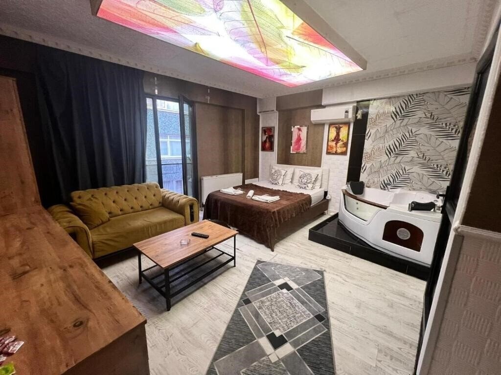 Вид Royal Suit Hotel (ex. Royal Hotel) 3*