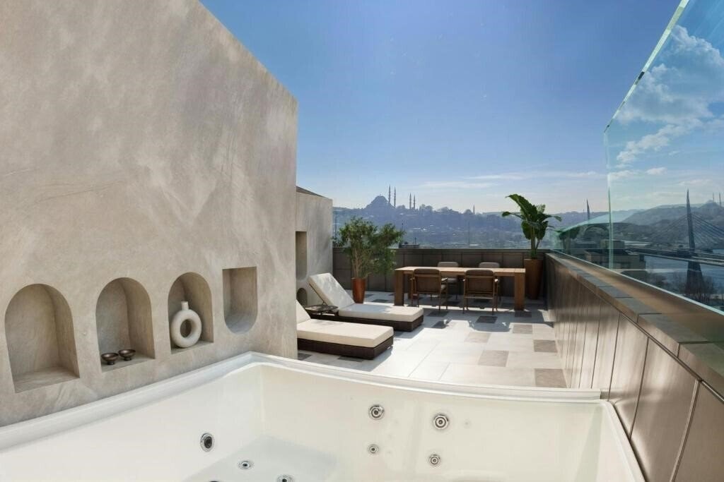 Апартаменты Aloft Istanbul Karakoy 4*