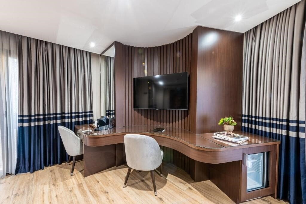 Панорама Aprilis Deluxe Hotel 4*