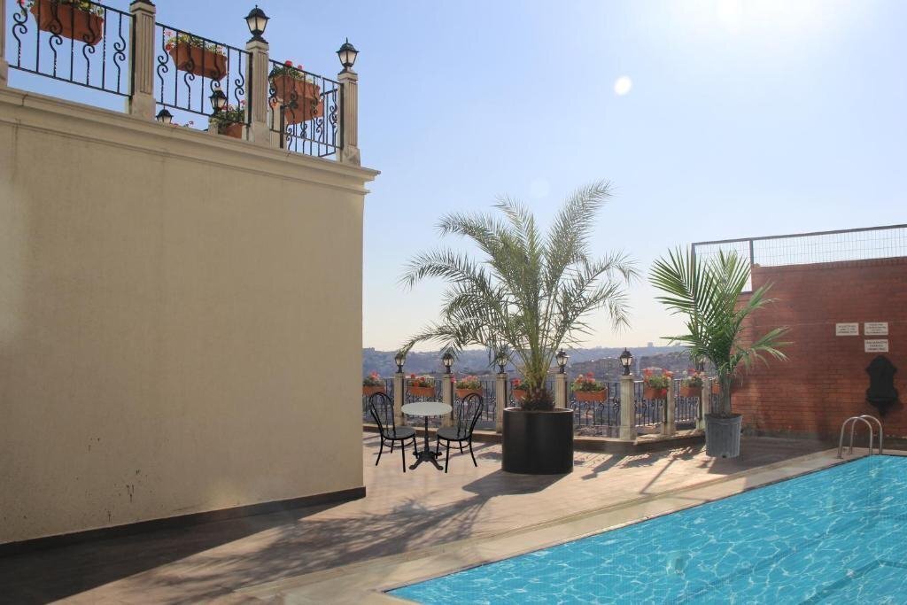 Панорама Euro Plaza Hotel 4*