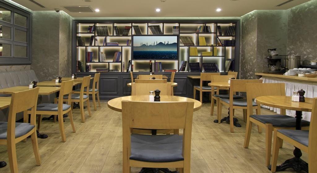 Вид Astor Hotel 3*