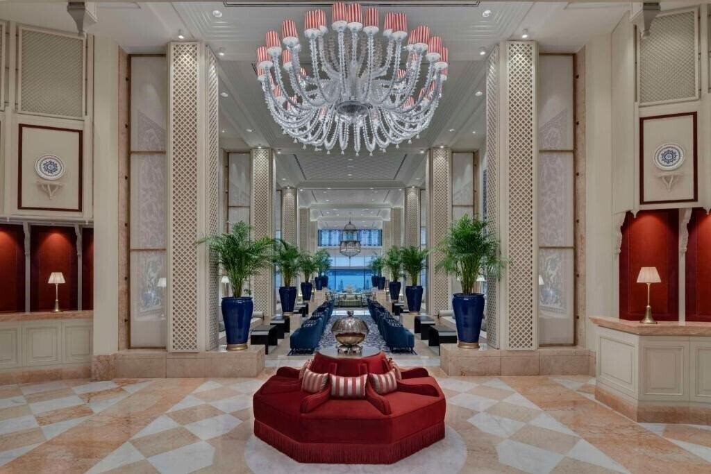 Территория Ciragan Palace Kempinsky 5*