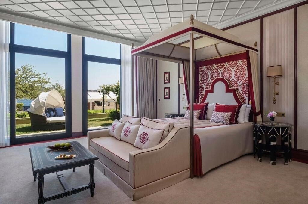 Апартаменты Ciragan Palace Kempinsky 5*