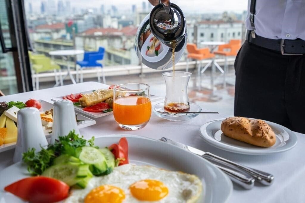 Панорама Point Hotel Taksim 4*
