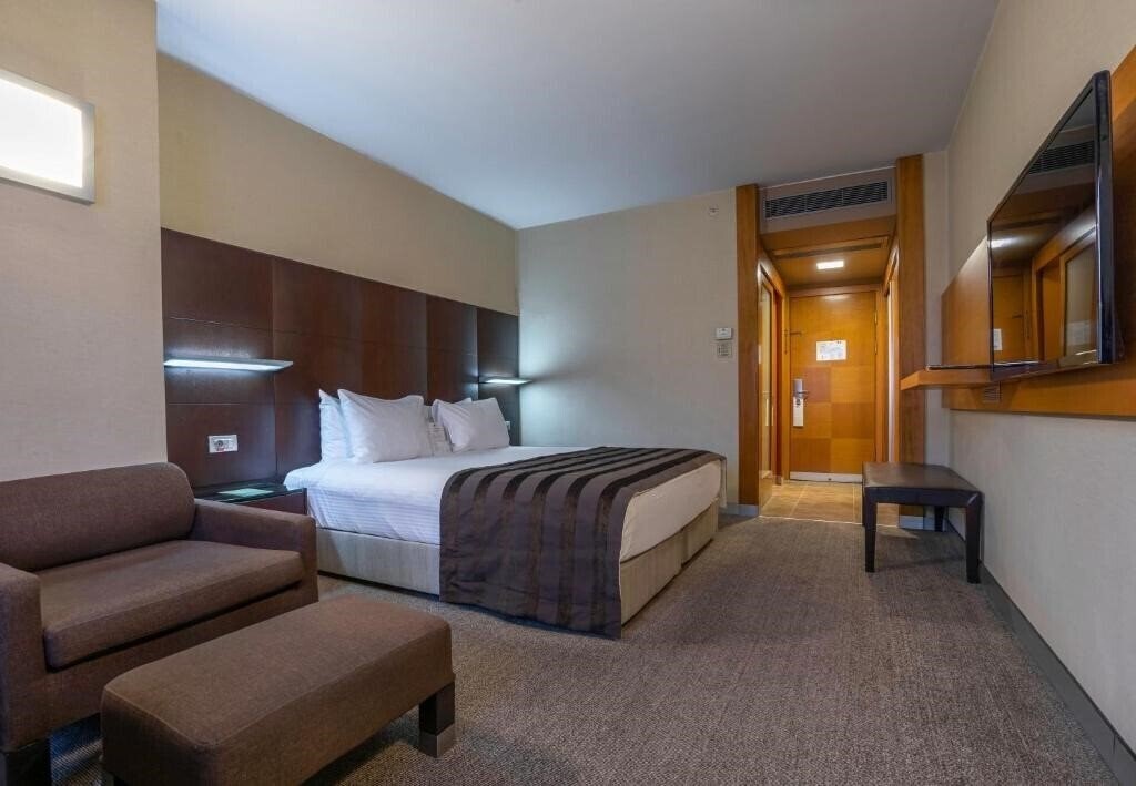 Фото Point Hotel Taksim 4*