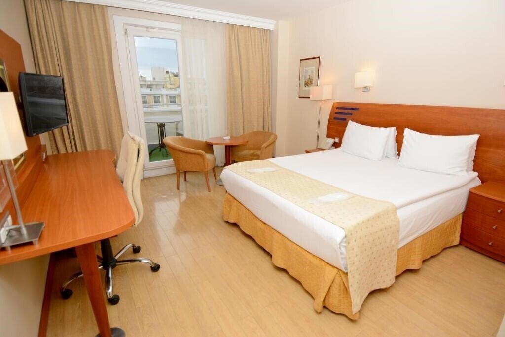 Вид Holiday Inn Istanbul City by IHG (ex. Holiday Inn Istanbul City, Holiday Inn City Topkapi) 5*