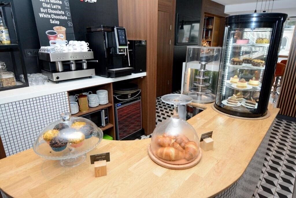 Апартаменты Holiday Inn Istanbul City by IHG (ex. Holiday Inn Istanbul City, Holiday Inn City Topkapi) 5*