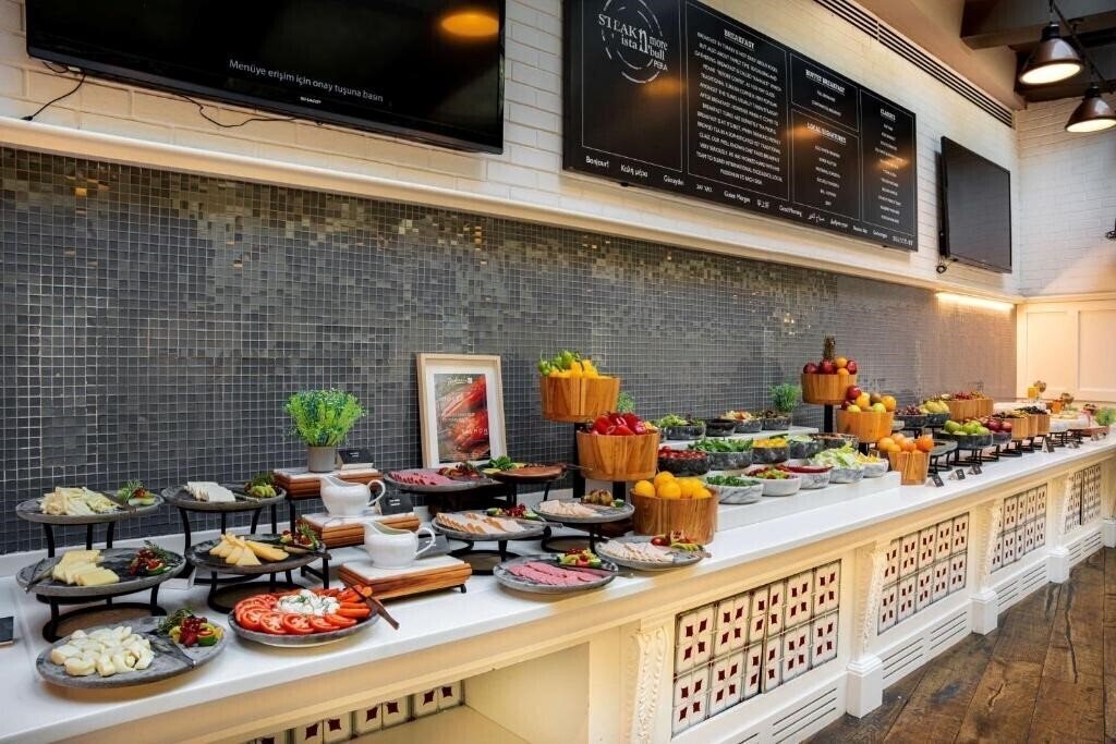 Апартаменти Radisson Blu Hotel Istanbul Pera 5*