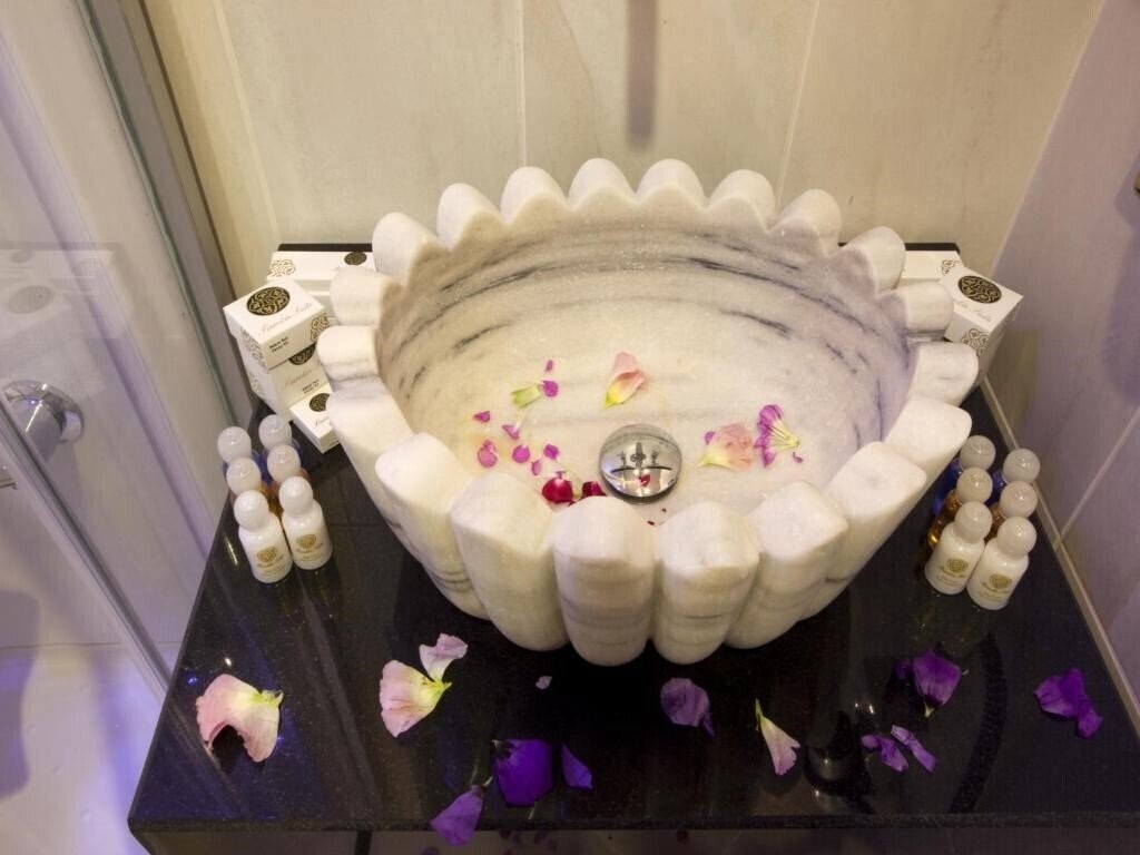 Вид Burckin Suites Hotel 3*