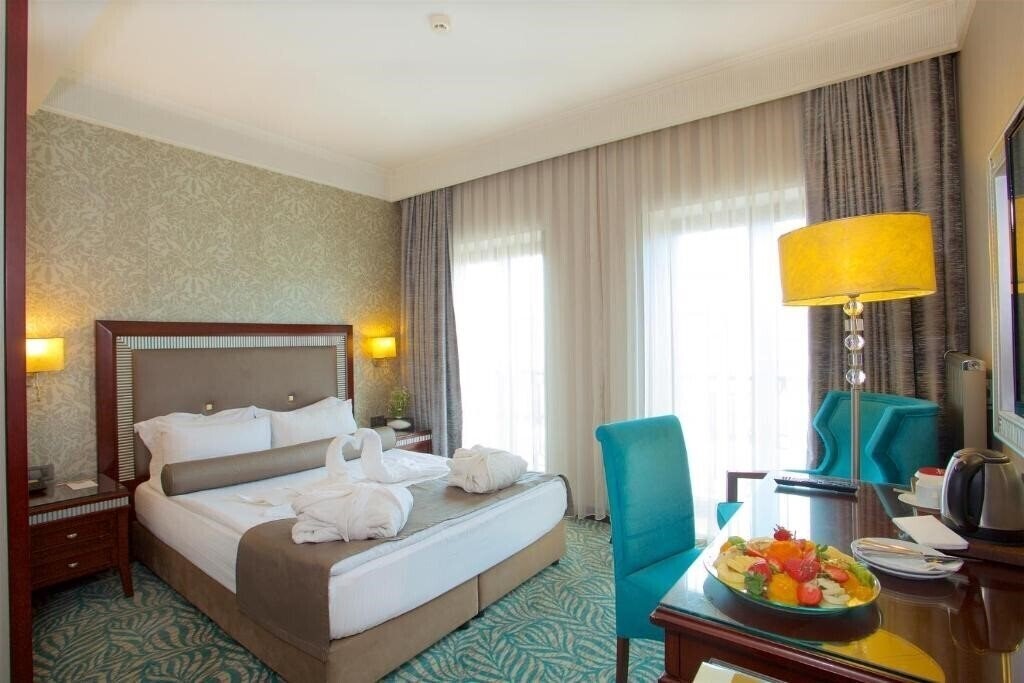 Апартаменти Emporium Hotel 4*