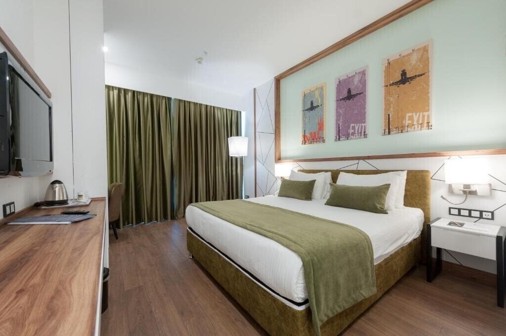 Вид Isg Airport Hotel 4*