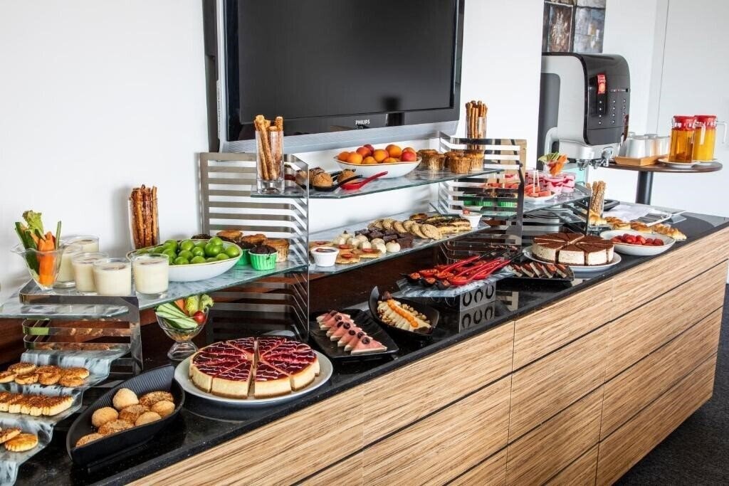 Панорама Holiday Inn Istanbul Sisli (ex. Holiday Inn Sisli, Holiday Inn Istanbul Sisli by IHG) 5*