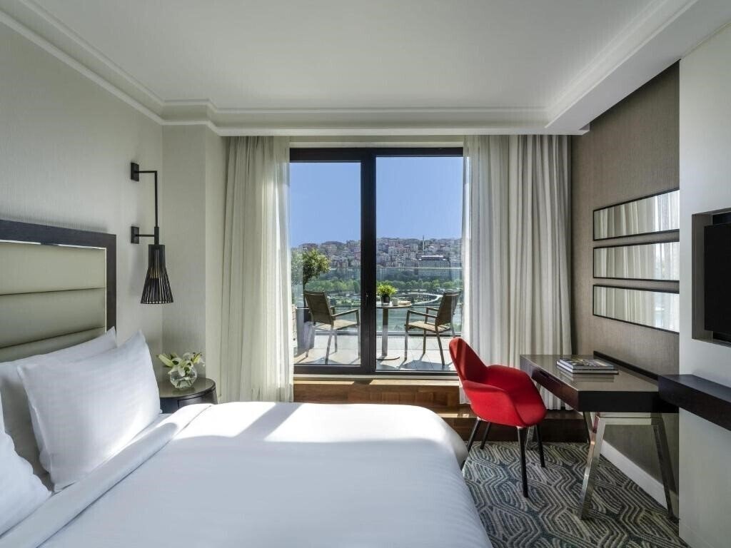 Вид Movenpick Hotel Istanbul Golden Horn 5*