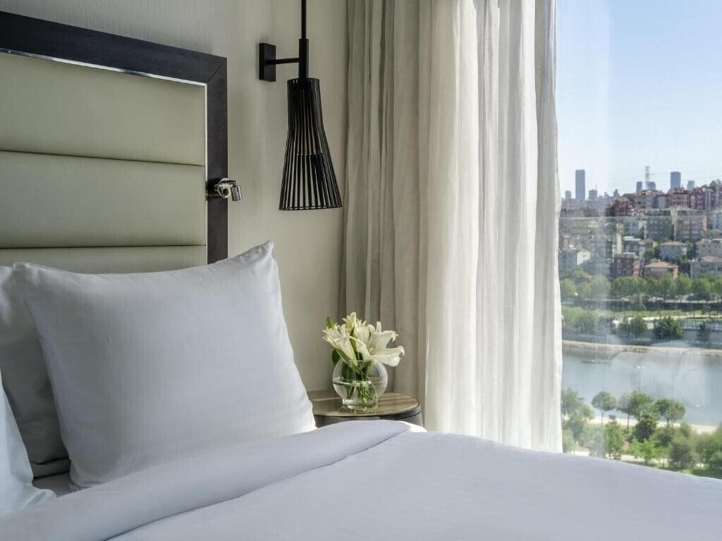 Апартаменты Movenpick Hotel Istanbul Golden Horn 5*