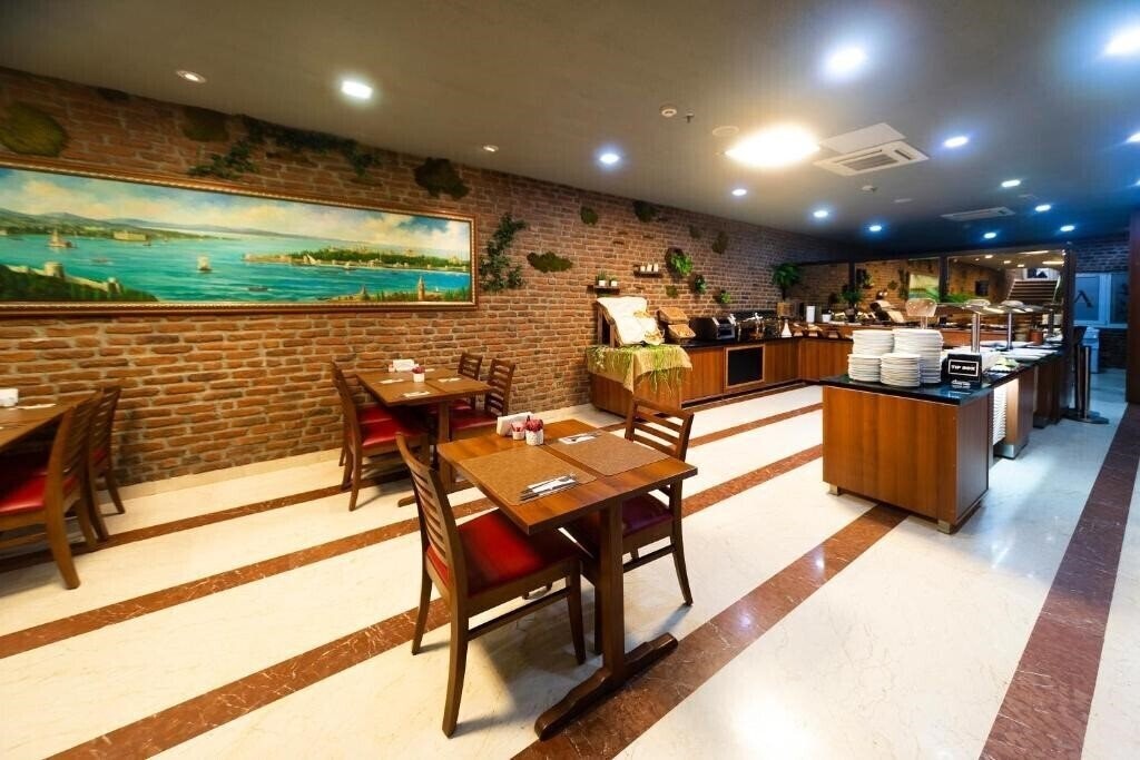 Вид Aprilis Hotel 4*