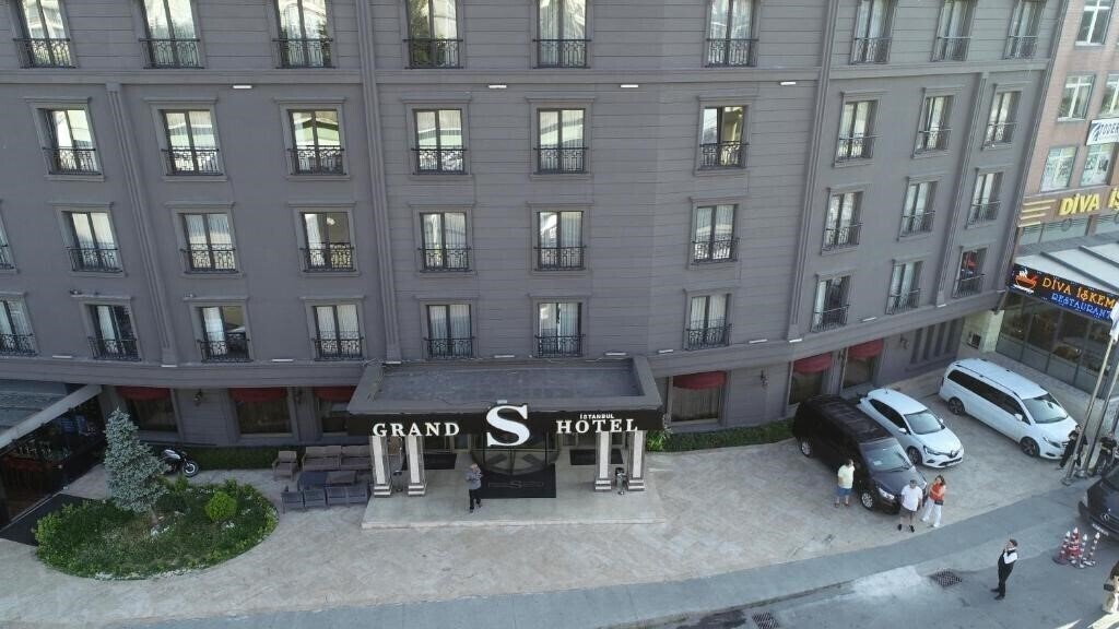 Апартаменти Grand S Hotel 4*