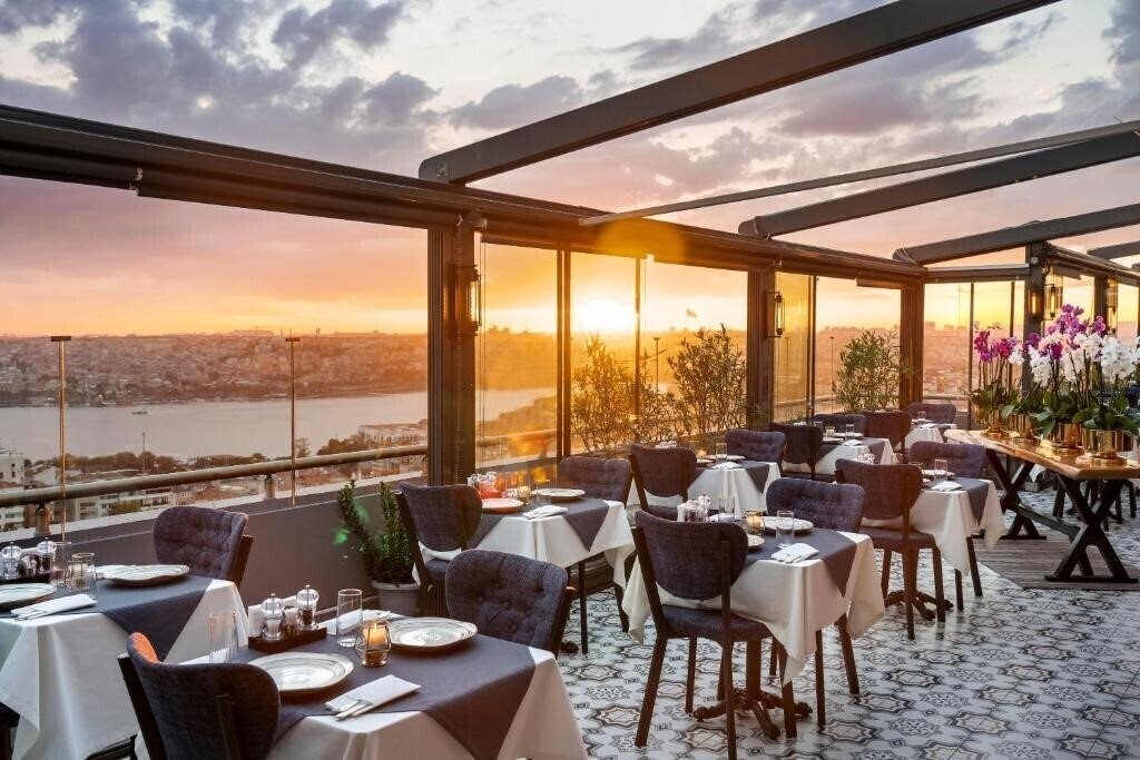 Вид Rixos Pera Istanbul 5*