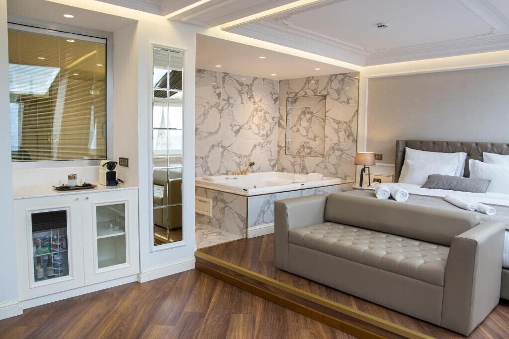 Отель Mina Hotel 4*