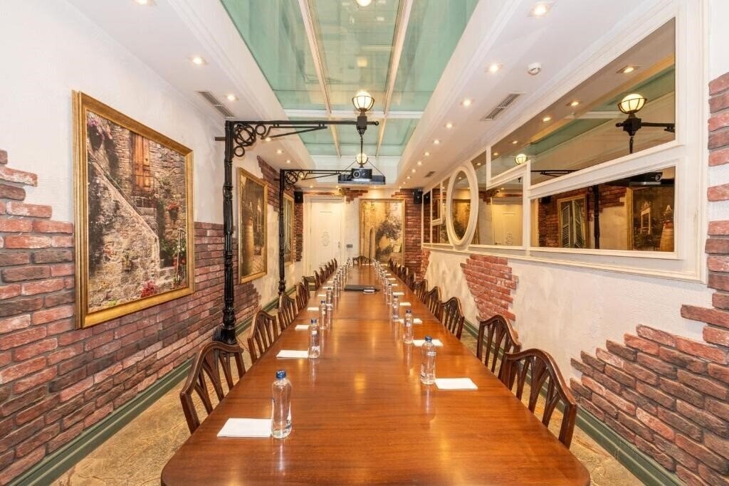 Вид Pera Tulip Hotel & SPA (ex. Tulip City Pera) 3*