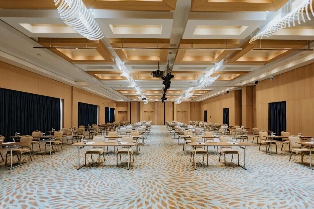 Территория DoubleTree by Hilton Trabzon (ex. Hilton Garden Inn Trabzon) 5*