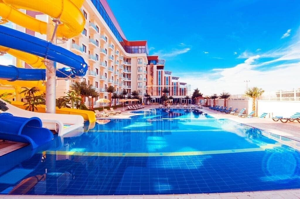 Готель Elegance Resort Hotel 4*