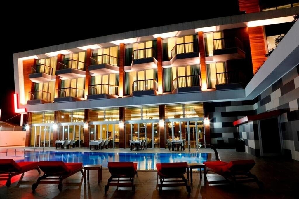 Фото Yalova Lova Hotel & SPA Yalova 4*