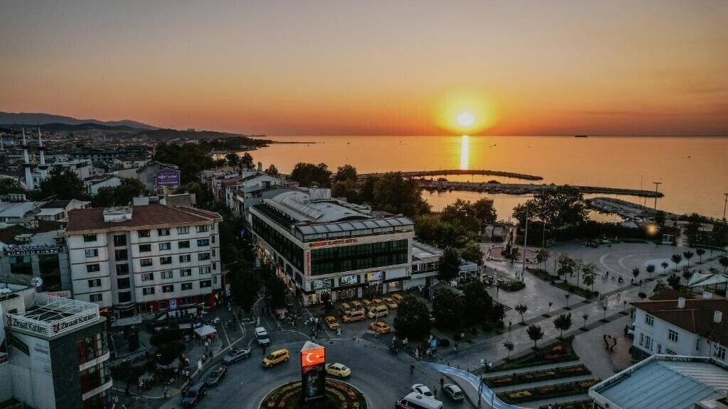 Территория Grand Karot Hotel Yalova 3*