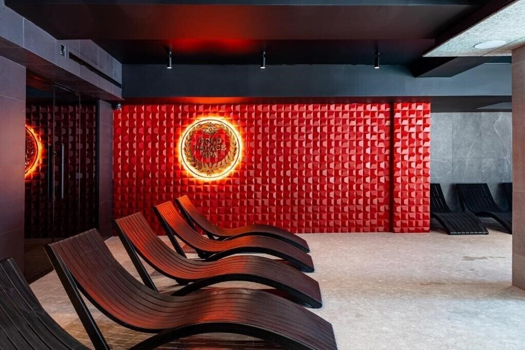 Апартаменты Gold Palace Hotel 1*