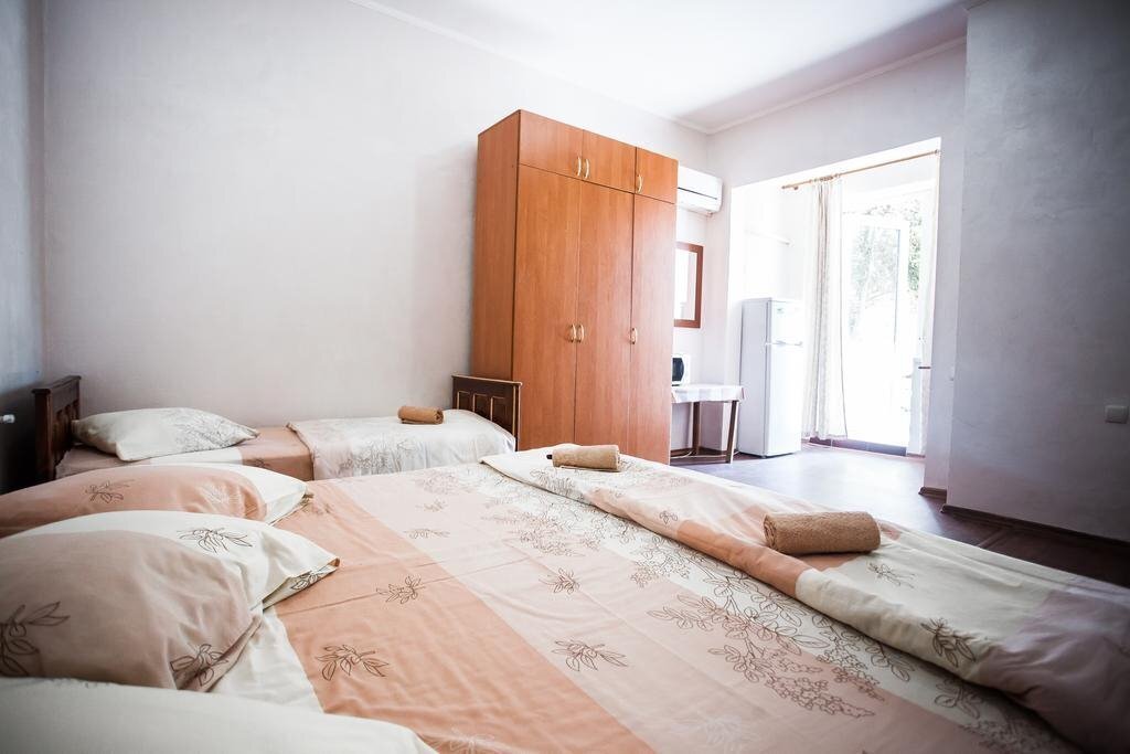 Апартаменты Пикник 3*