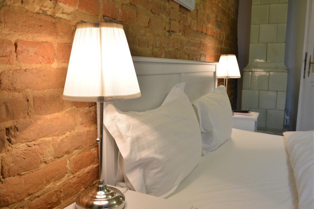 Территория On The Square Guesthouse 3*