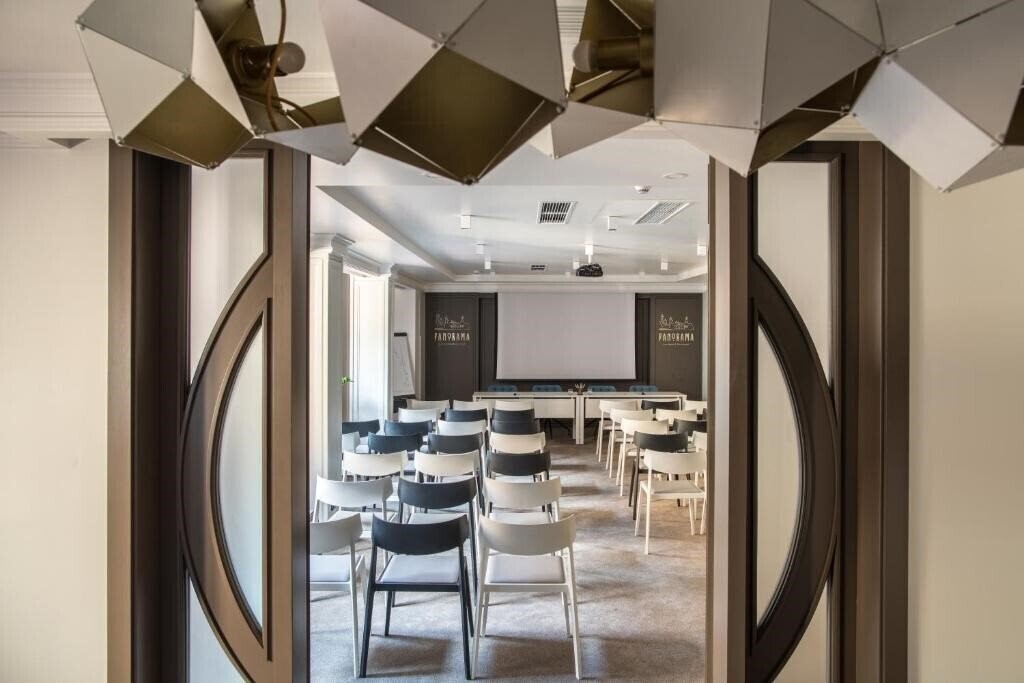 Вид Panorama Lviv Hotel 4*
