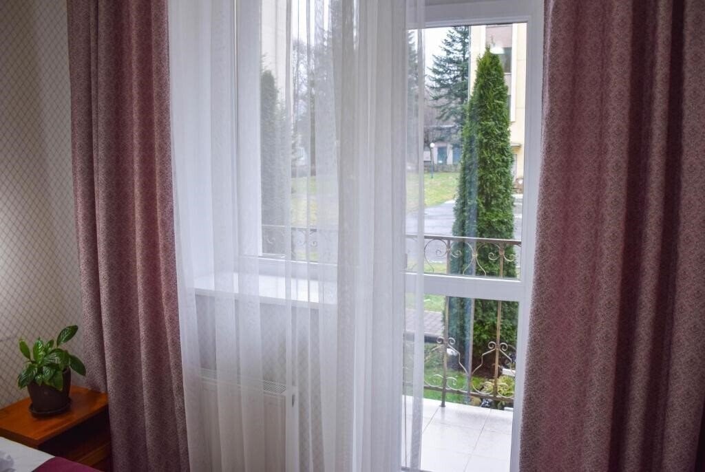 Территория Готельно-оздоровчий комплекс "Віват" (ex. Vіvat Hotel & Resort Complex) 3*