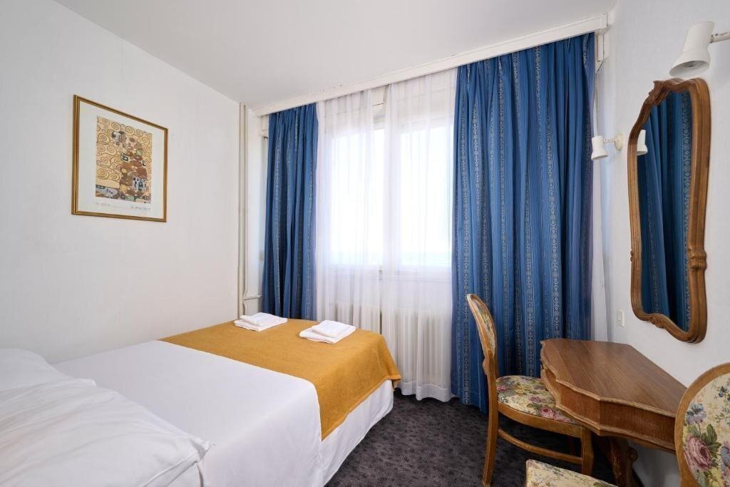 Территория Guest House Adriatic - Rooms Jadran 2*