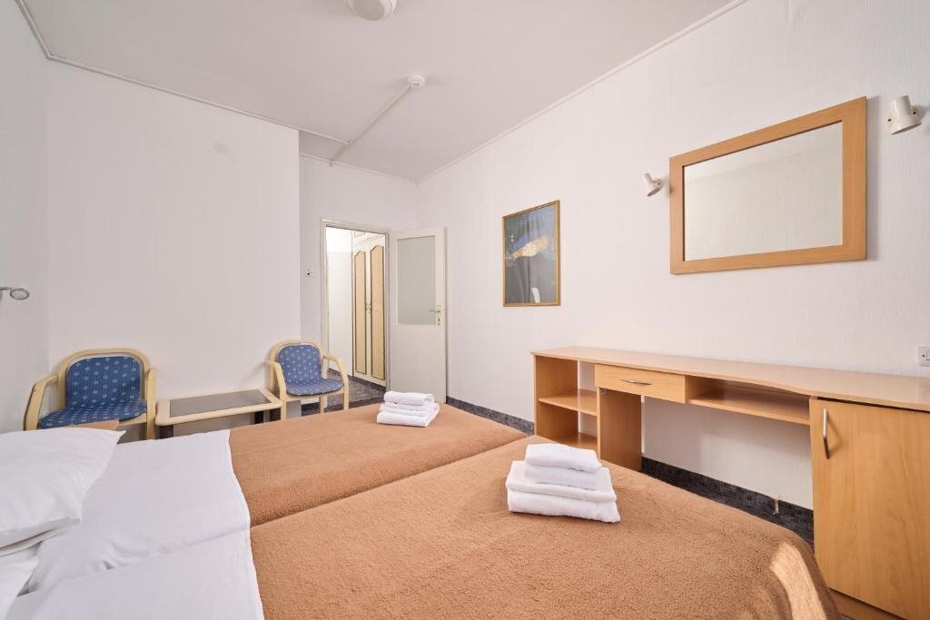 Панорама Guest House Adriatic - Rooms Jadran 2*