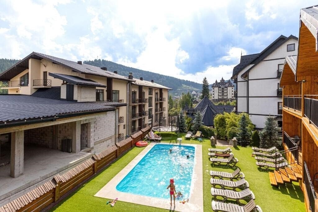 Панорама Під Стріхою 4*