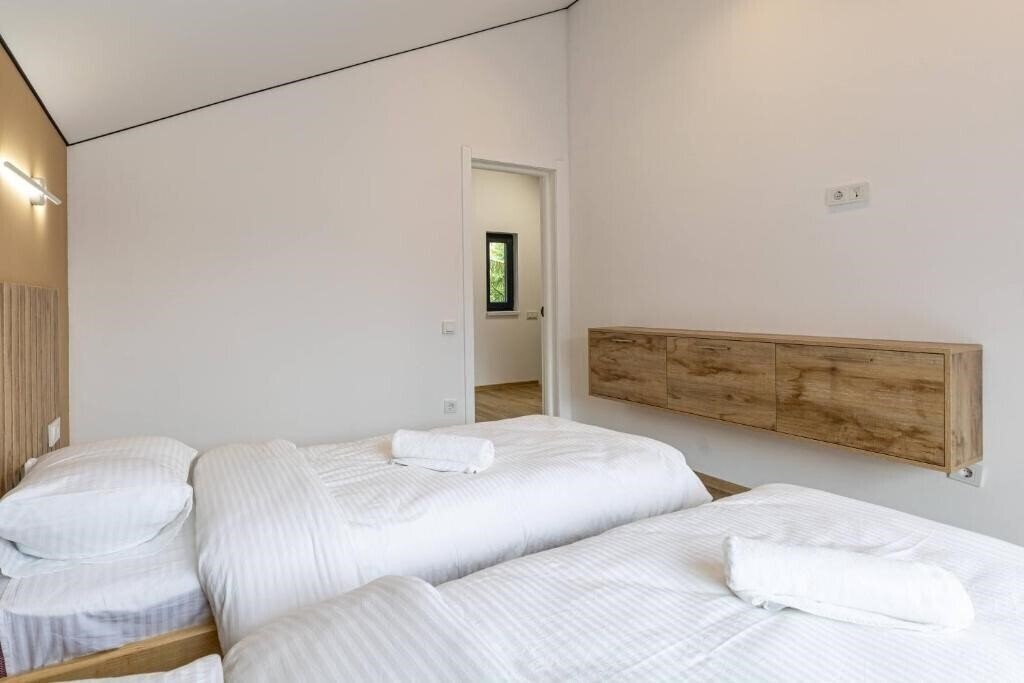 Вид Під Стріхою 4*