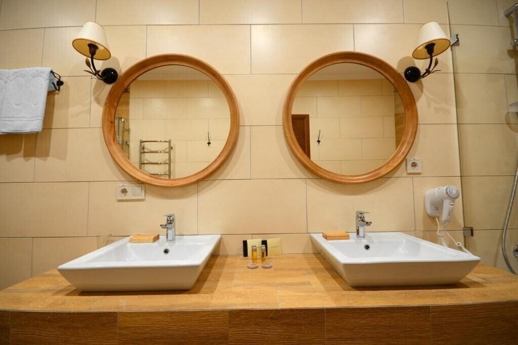 Территория Premier Hotel Pochaiv 4*