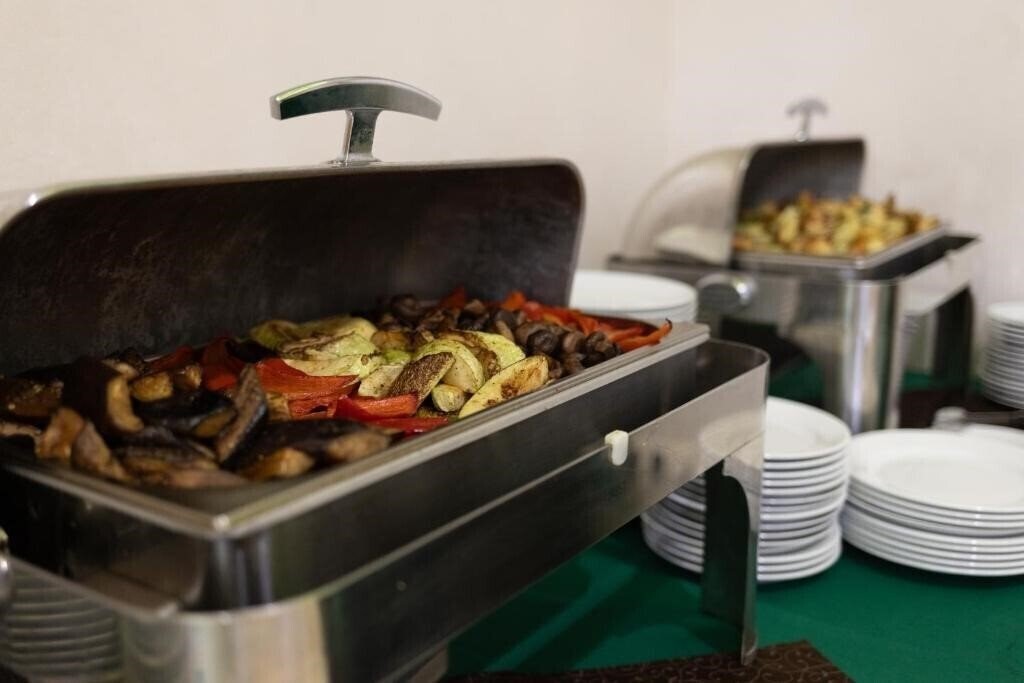 Территория Старий Дуб Готель 2*