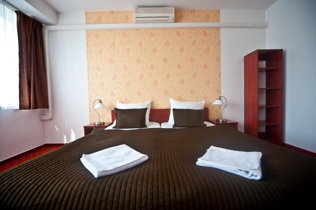 Панорама Canada Hotel 3*