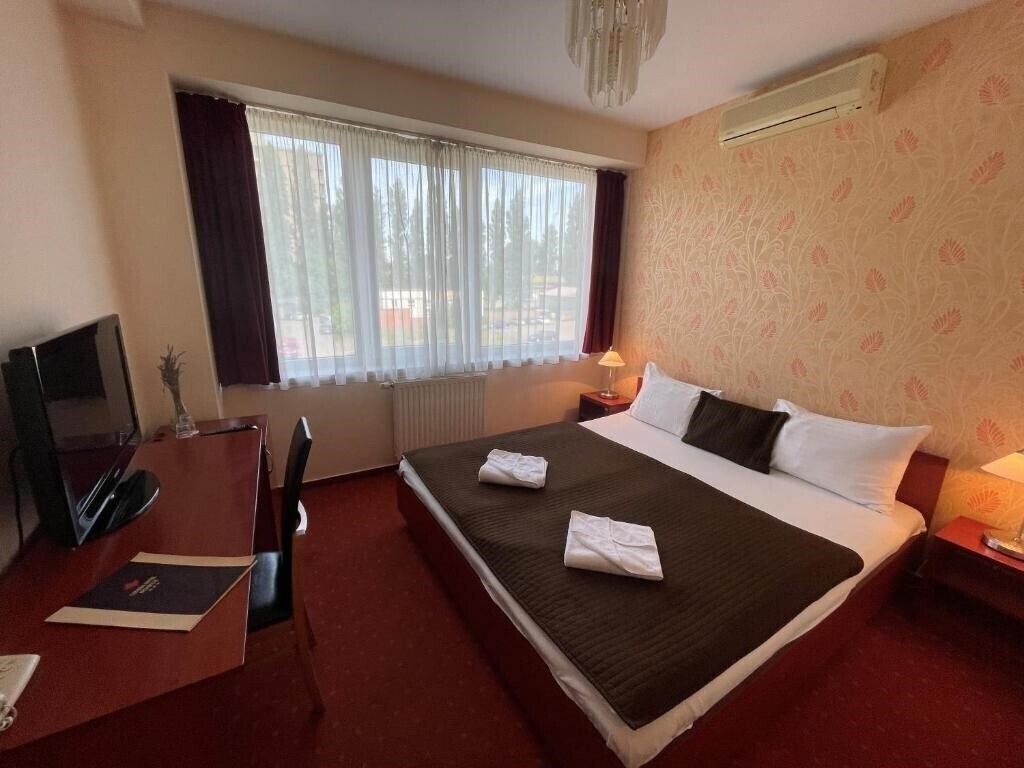 Отель Canada Hotel 3*