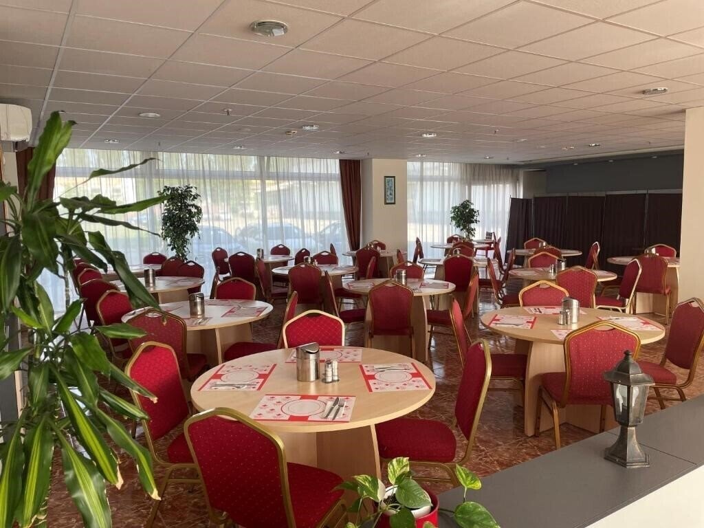 Изображение Canada Hotel 3*