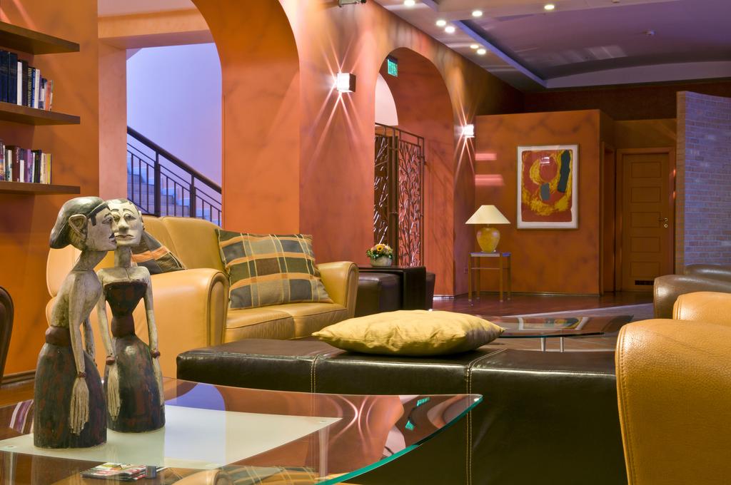 Готель Mamaison Residence Izabella 4*