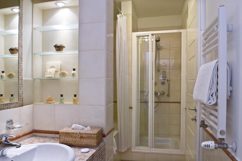 Апартаменти Mamaison Residence Izabella 4*