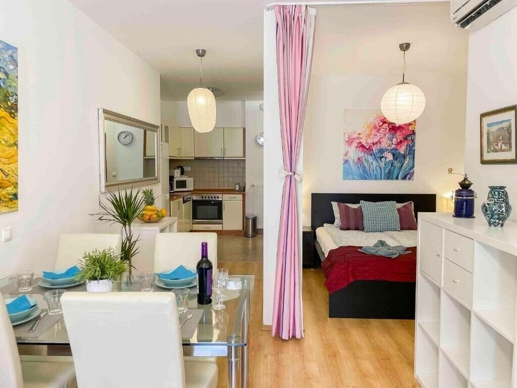 Вид Opera Residence Apartment Hotel 3*